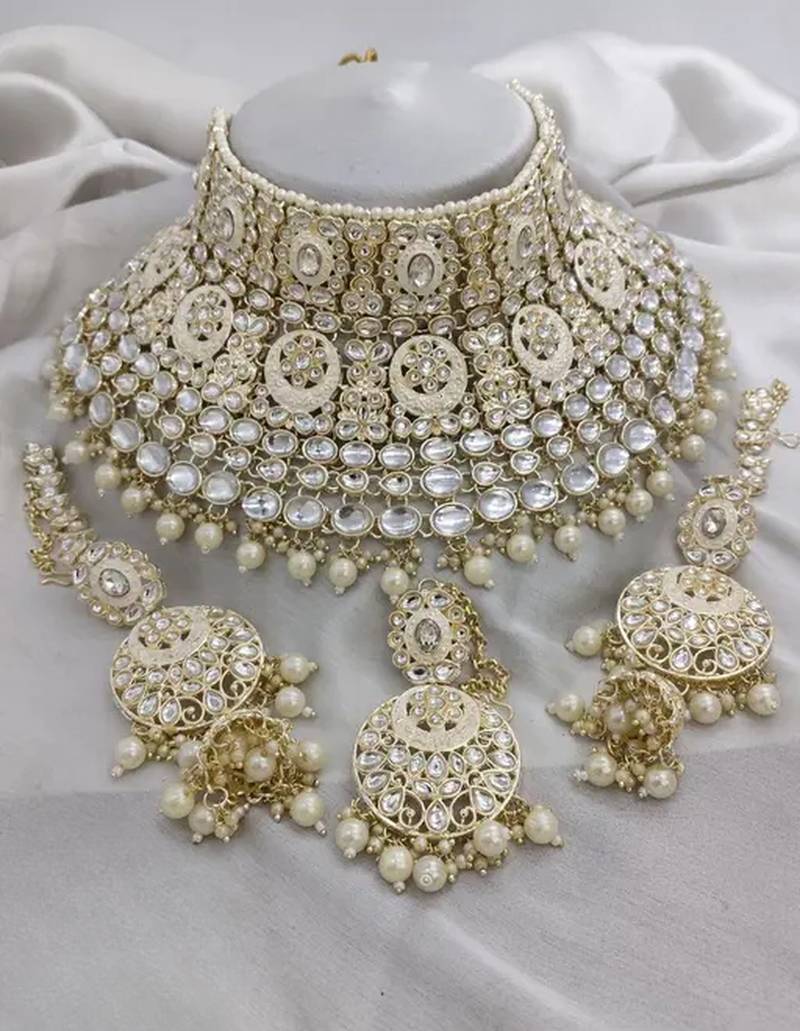 Royal Kundan Choker Set with Earrings